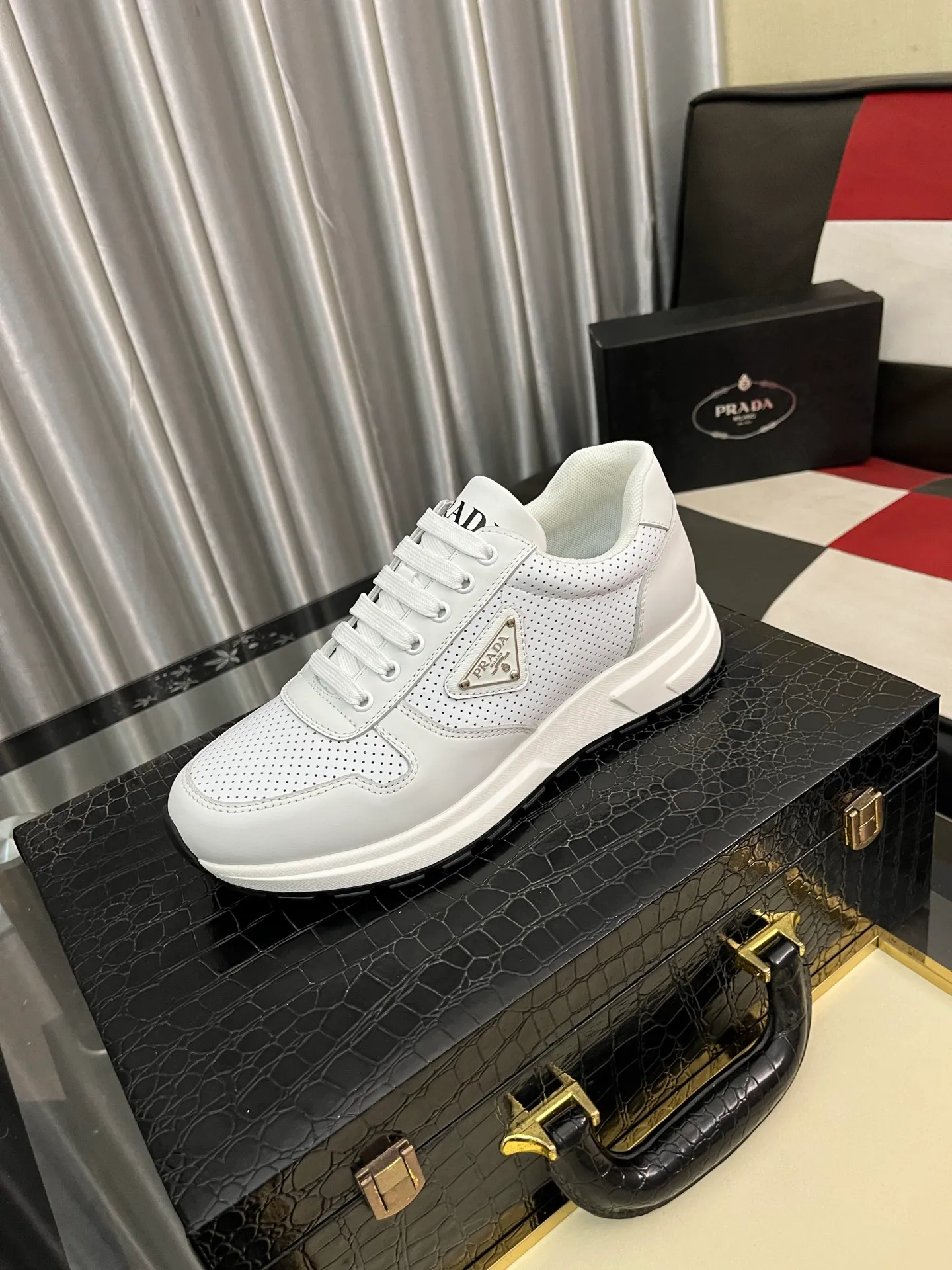 Men's shoes 💰420⌚️⌚️【PRADA】Prada - high-end quality original order 🔍🔍🔍 casual sports shoes - upper: 🔝 Nappa calfskin, brand hollow mesh hot reflective technology, tongue injection brand logo - lining: water-dyed cowhide - outsole: ultra-light TPU foam rubber; molded outsole -Ultra-high quality control and fine workmanship: highlighted (high-end, extravagance, and class) -Size: 38-443️⃣colors available